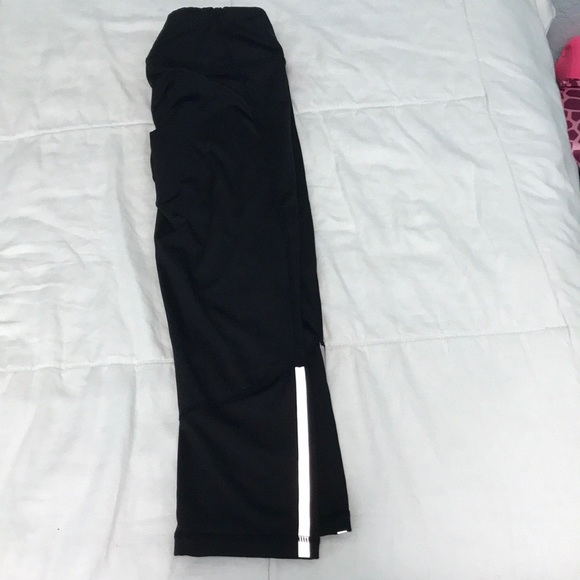 Reebok Black Capri Leggings - Picture 3 of 4